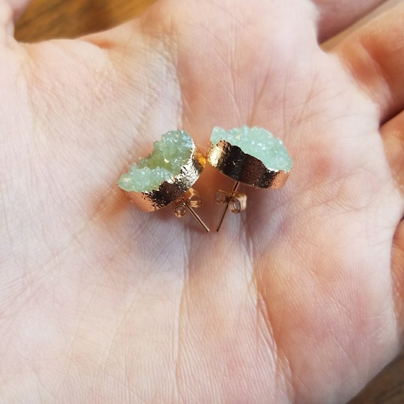 NWOT Light Green Gold Plated Druzy Studs - Picture 7 of 7